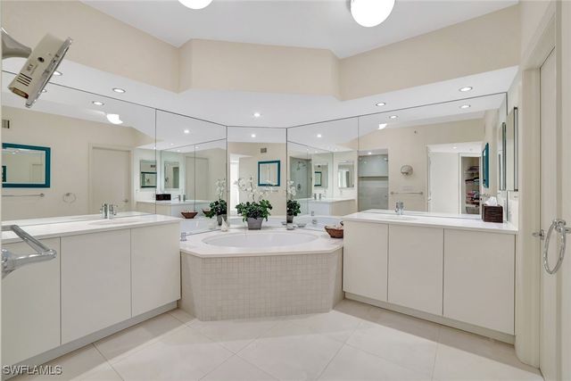 8111 Bay Colony DR 1102, Naples, FL 34108