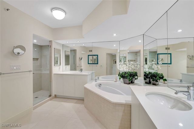 8111 Bay Colony DR 1102, Naples, FL 34108