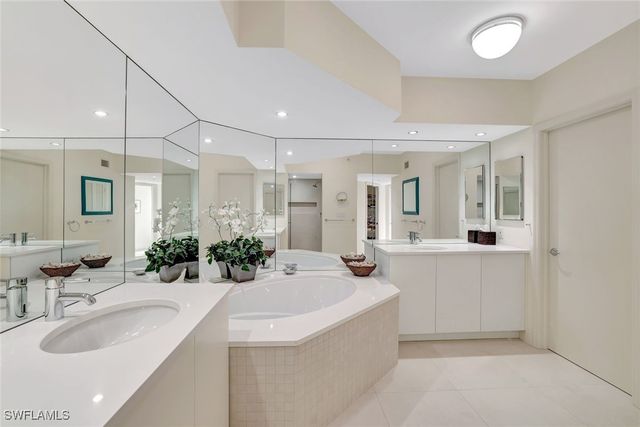 8111 Bay Colony DR 1102, Naples, FL 34108