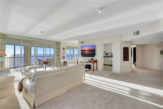 8111 Bay Colony DR 1102, Naples, FL 34108