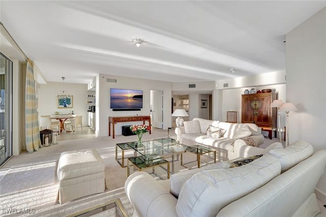 8111 Bay Colony DR 1102, Naples, FL 34108