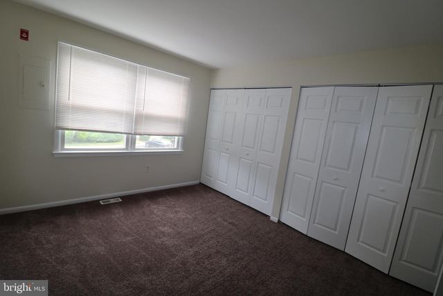 32 PIN OAK LN, Tuckerton, NJ 08087