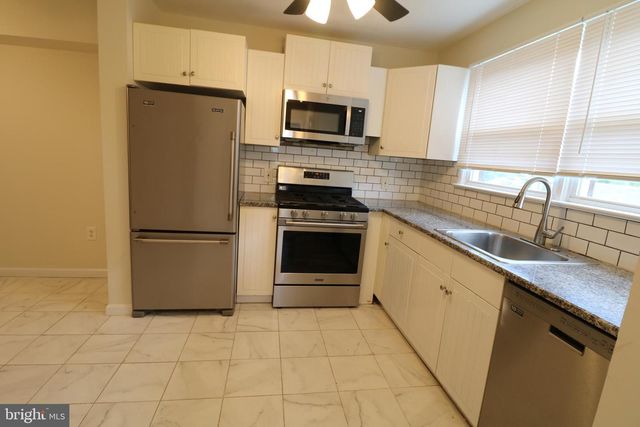 32 PIN OAK LN, Tuckerton, NJ 08087