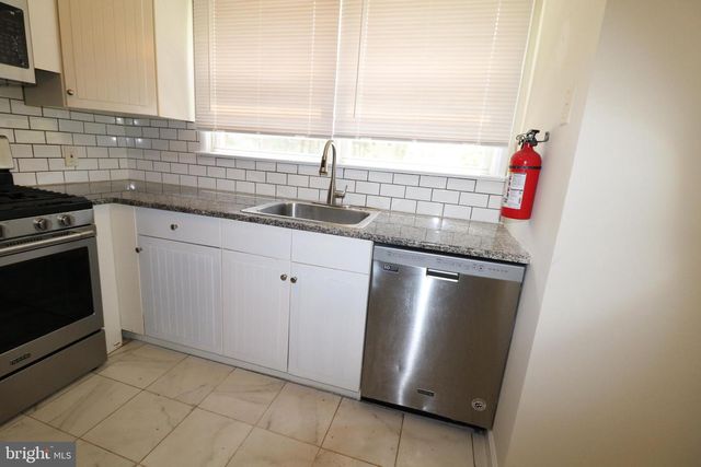 32 PIN OAK LN, Tuckerton, NJ 08087