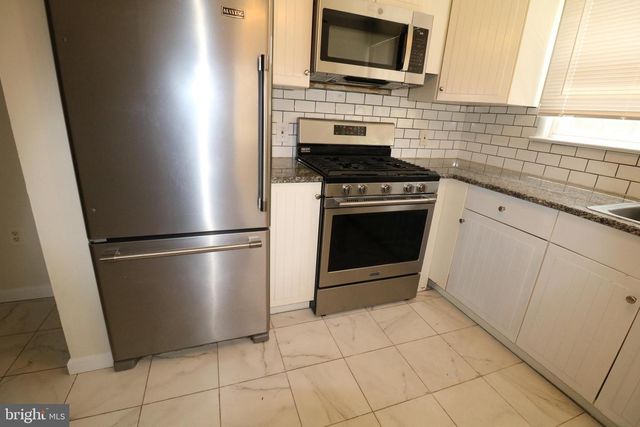 32 PIN OAK LN, Tuckerton, NJ 08087