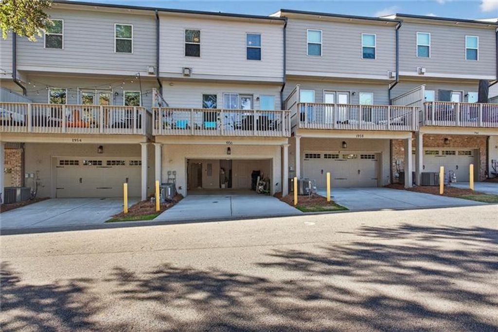 Image 36 of property listing at 1956 Skyfall NE Circle, Atlanta, GA 30319