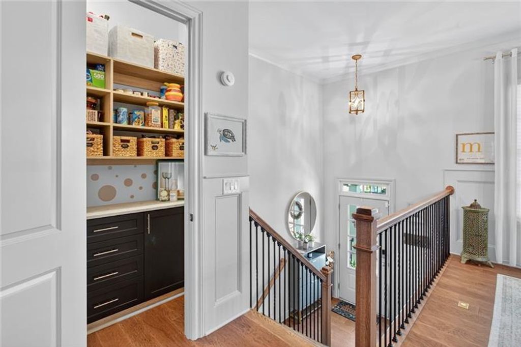 Image 6 of property listing at 1956 Skyfall NE Circle, Atlanta, GA 30319