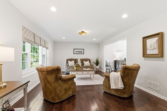 72 Kiva Pl, Branchburg Twp., NJ 08876