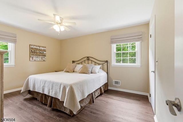 72 Kiva Pl, Branchburg Twp., NJ 08876