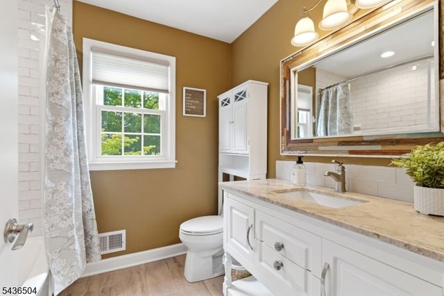 72 Kiva Pl, Branchburg Twp., NJ 08876