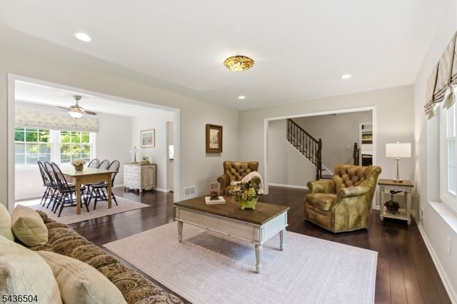 72 Kiva Pl, Branchburg Twp., NJ 08876