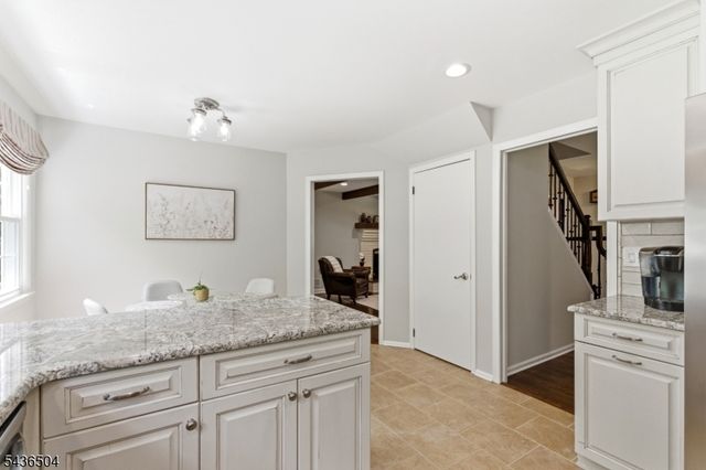 72 Kiva Pl, Branchburg Twp., NJ 08876