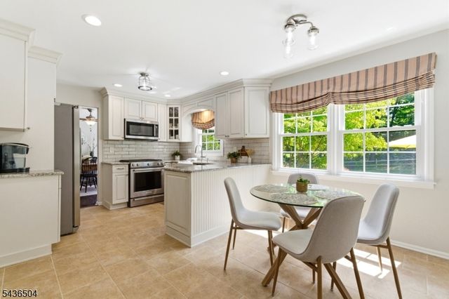 72 Kiva Pl, Branchburg Twp., NJ 08876