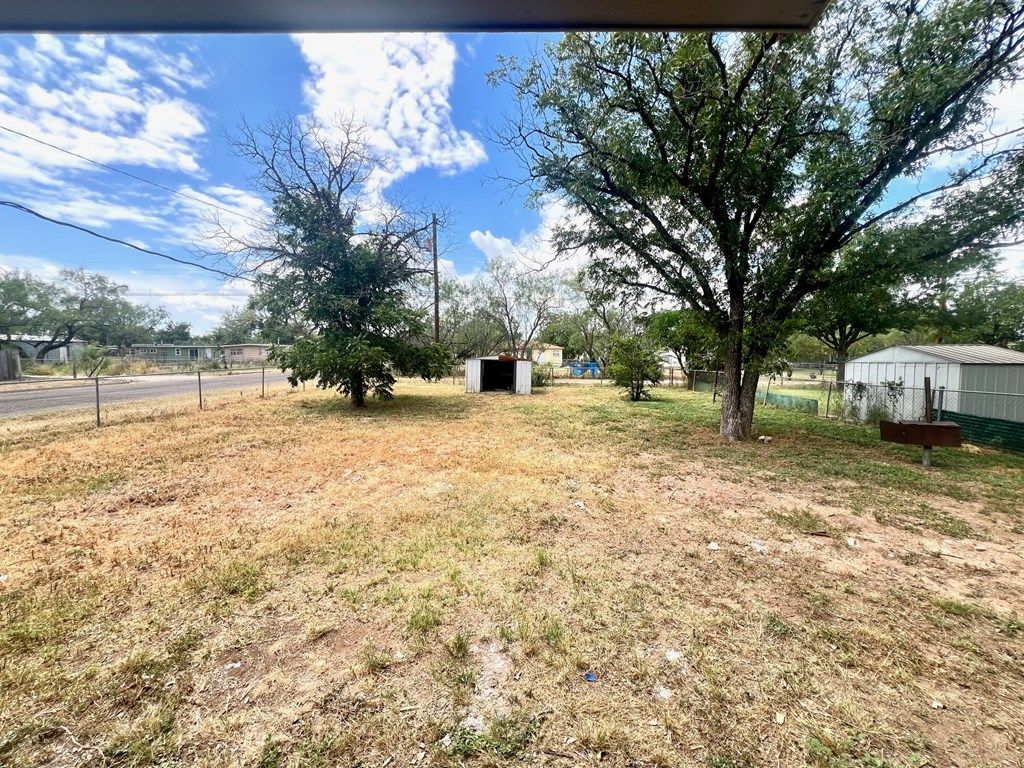 Image 14 of property listing at 1025 Woodruff St, San Angelo, TX 76905