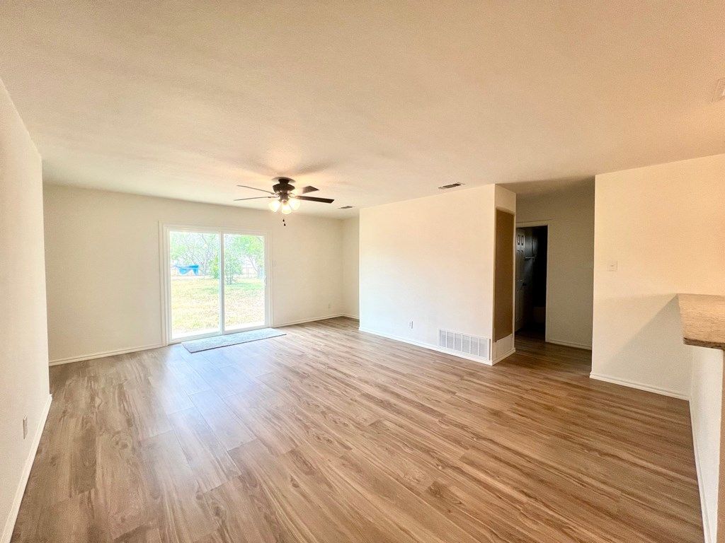 Image 3 of property listing at 1025 Woodruff St, San Angelo, TX 76905