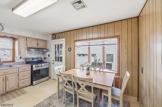 11 Adams St, Clifton City, NJ 07013