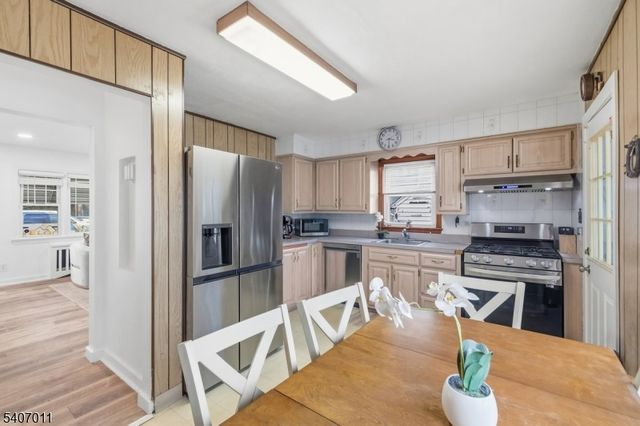 11 Adams St, Clifton City, NJ 07013