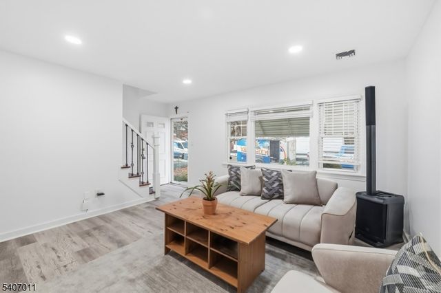 11 Adams St, Clifton City, NJ 07013