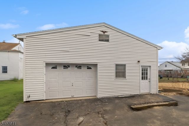 11 Adams St, Clifton City, NJ 07013