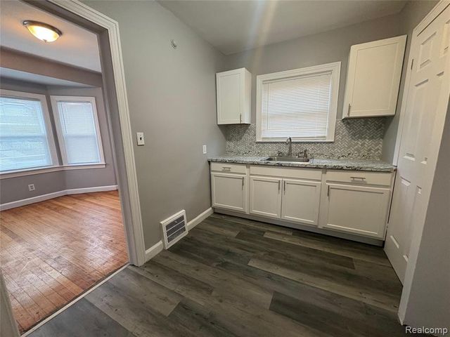 19479 Helen Street, Detroit, MI 48234