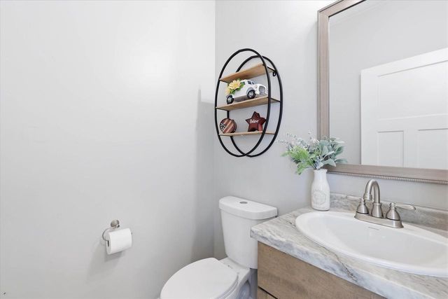 2601 ST THOMAS LANE, Neenah, WI 54956