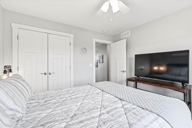 2601 ST THOMAS LANE, Neenah, WI 54956