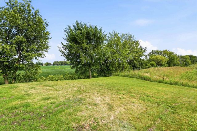 2601 ST THOMAS LANE, Neenah, WI 54956