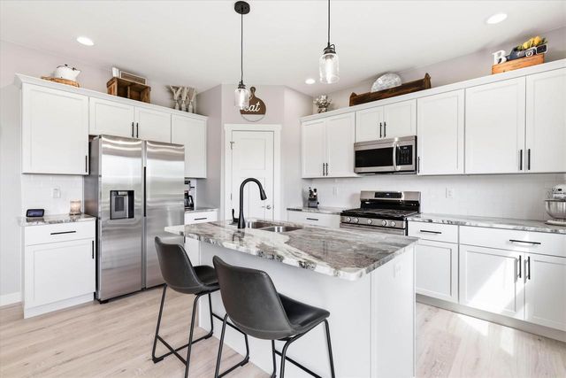 2601 ST THOMAS LANE, Neenah, WI 54956