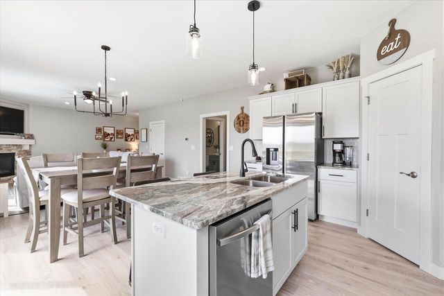 2601 ST THOMAS LANE, Neenah, WI 54956