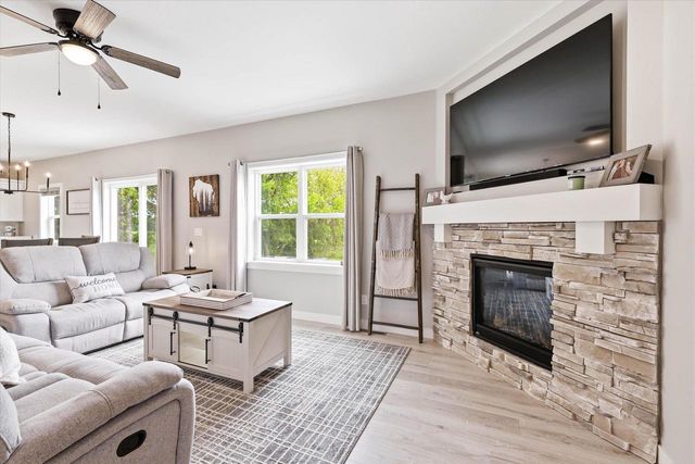 2601 ST THOMAS LANE, Neenah, WI 54956