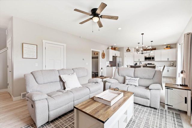 2601 ST THOMAS LANE, Neenah, WI 54956