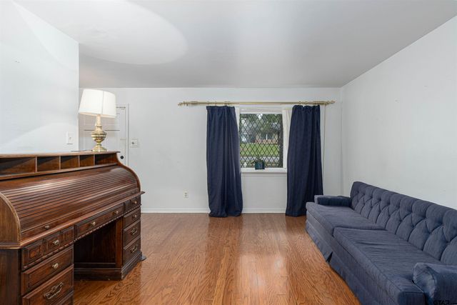 2930 Roanoke Ln, Tyler, TX 75701