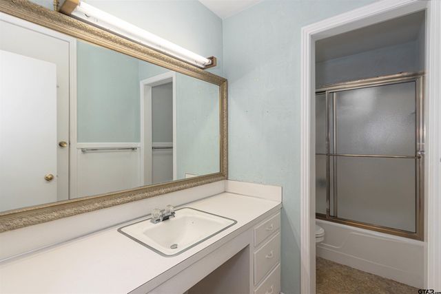 2930 Roanoke Ln, Tyler, TX 75701