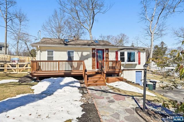42 Woodside Drive, West Milford, NJ 07480