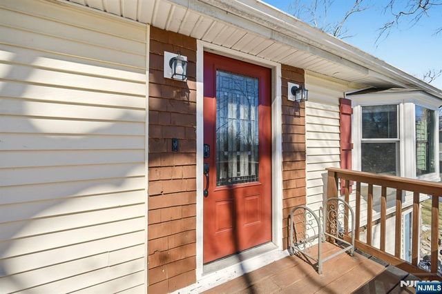 42 Woodside Drive, West Milford, NJ 07480