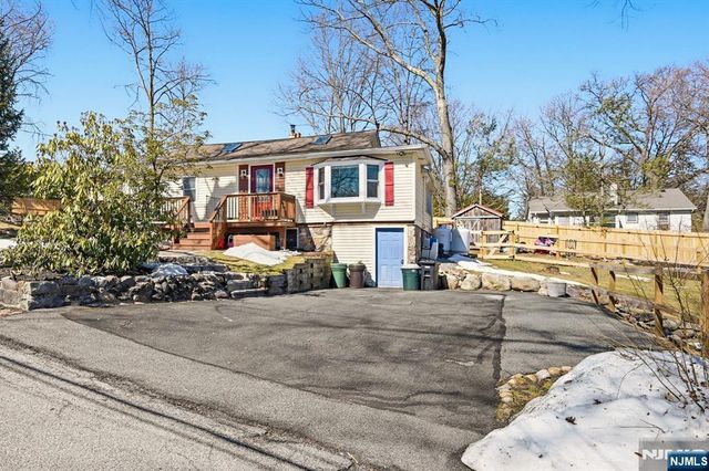 42 Woodside Drive, West Milford, NJ 07480