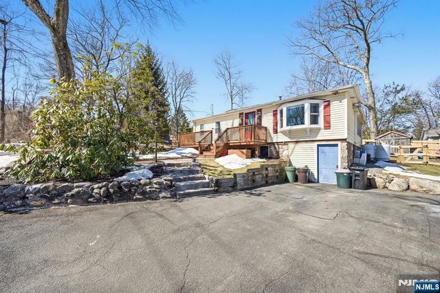42 Woodside Drive, West Milford, NJ 07480