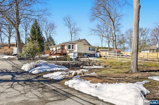 42 Woodside Drive, West Milford, NJ 07480
