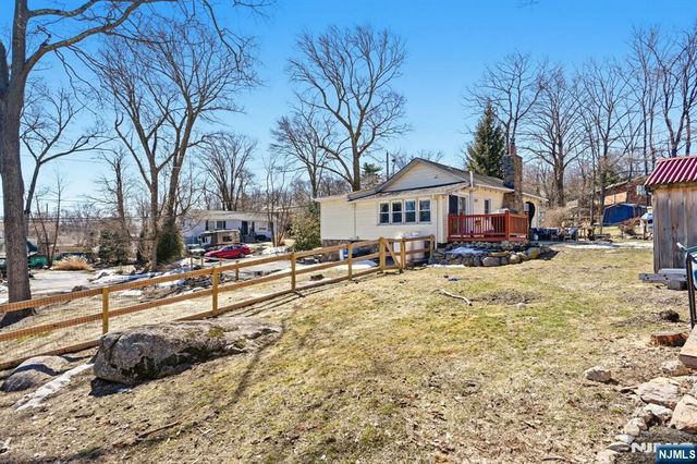 42 Woodside Drive, West Milford, NJ 07480