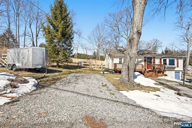 42 Woodside Drive, West Milford, NJ 07480