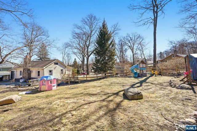42 Woodside Drive, West Milford, NJ 07480