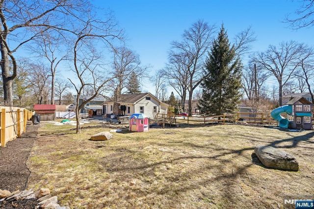 42 Woodside Drive, West Milford, NJ 07480