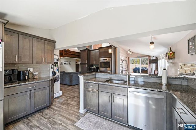 42 Woodside Drive, West Milford, NJ 07480