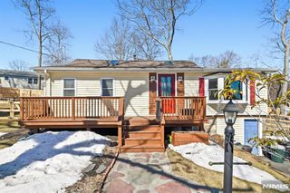 42 Woodside Drive, West Milford, NJ 07480