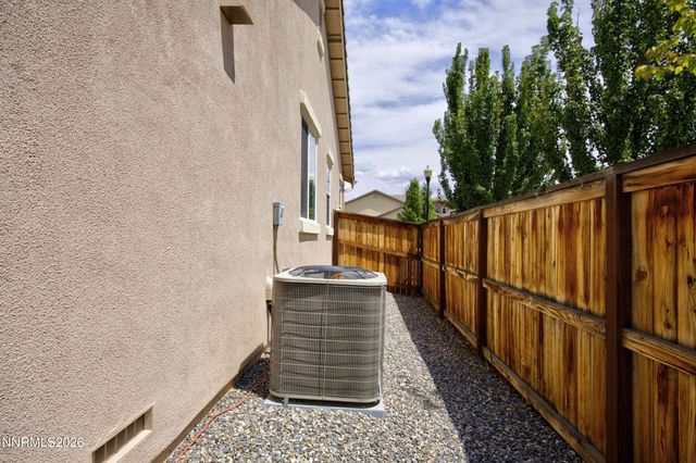 1752 Bella Casa Drive, Minden, NV 89423