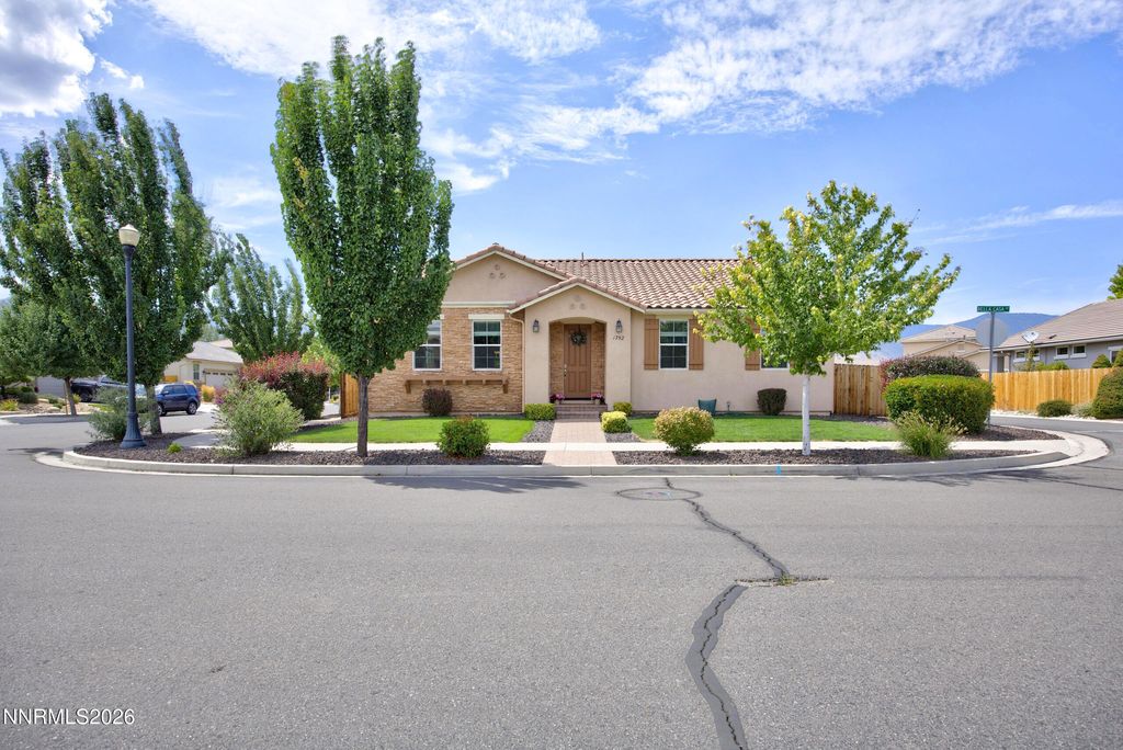 1752 Bella Casa Drive, Minden, NV 89423