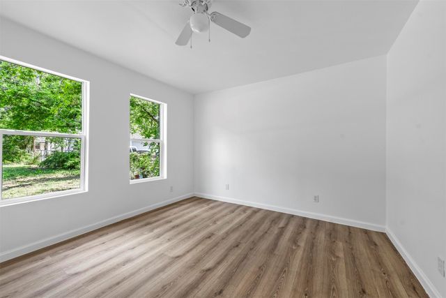 504 E Robert Street, Fort Worth, TX 76104