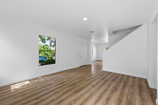 504 E Robert Street, Fort Worth, TX 76104