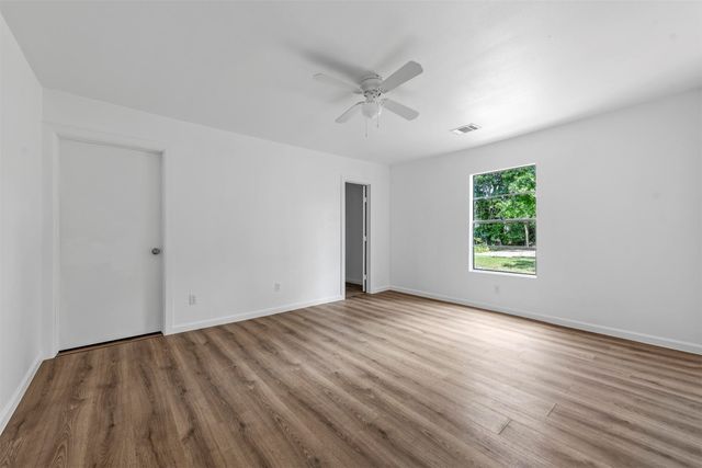 504 E Robert Street, Fort Worth, TX 76104