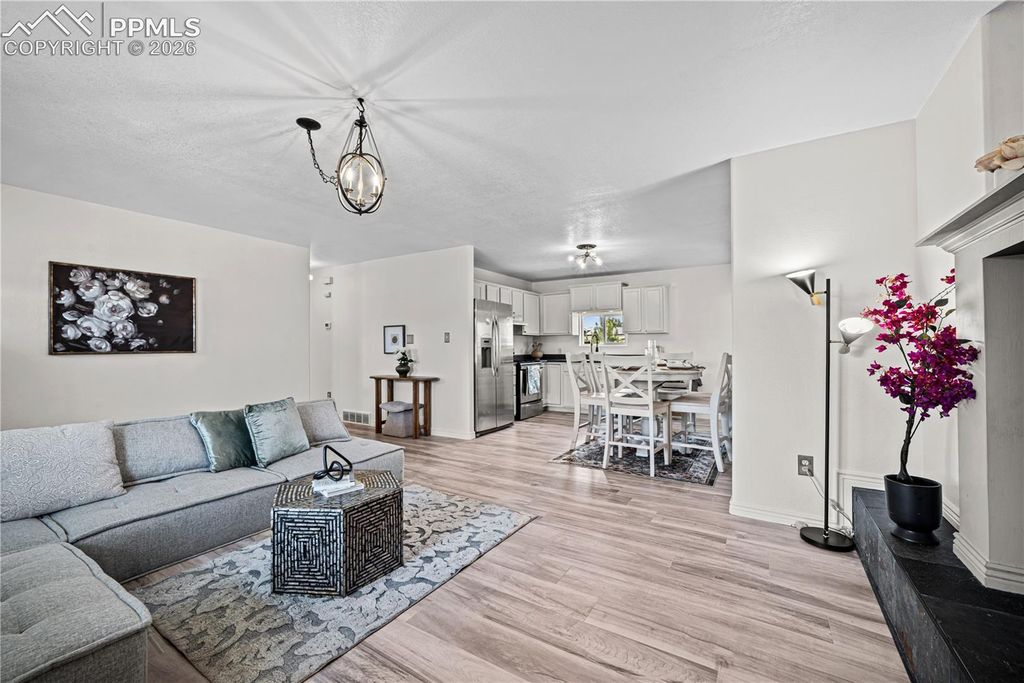 911 Candytuft Boulevard, Pueblo, CO 81001 — photo 3